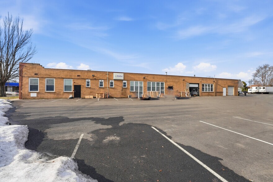 1004-1020 Memorial Ave, West Springfield, MA à louer - Photo du bâtiment - Image 2 de 5