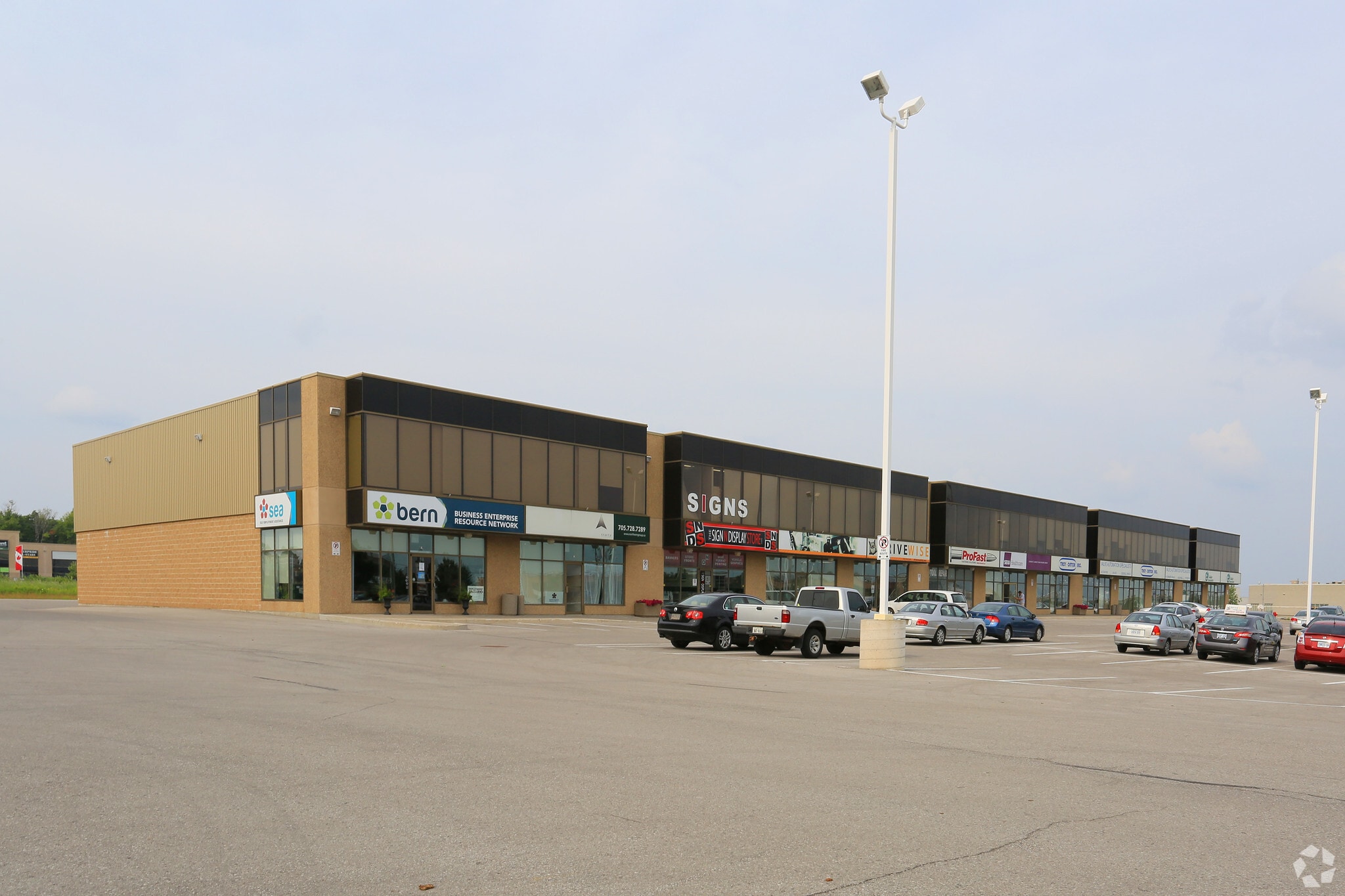 121 Commerce Park Dr, Barrie, ON for lease Building Photo- Image 1 of 7