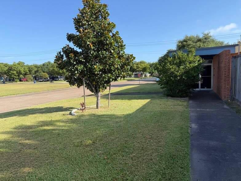 1218 14th Ave N, Texas City, TX for sale - Building Photo - Image 3 of 18
