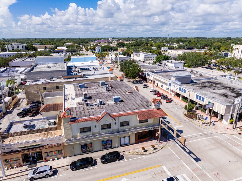 2058 14th Ave, Vero Beach, FL à louer - Photo du bâtiment - Image 2 de 5