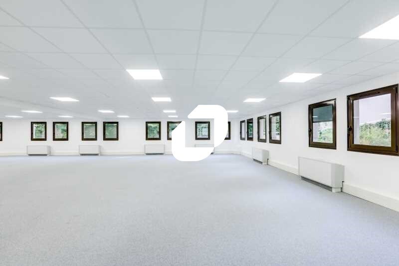 Office in Villeurbanne for sale - Building Photo - Image 2 of 12