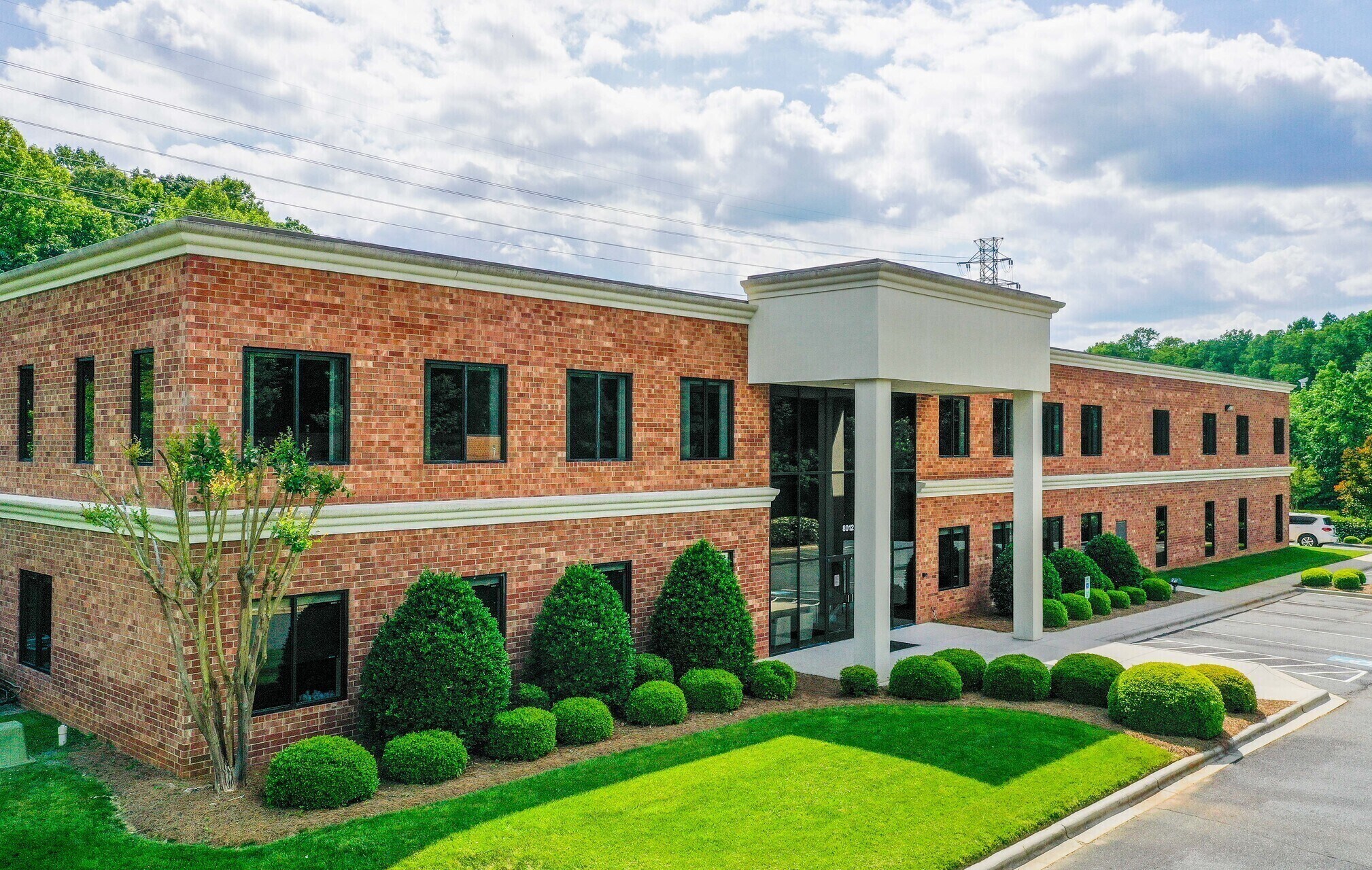 8012 Tower Point Dr, Charlotte, NC à vendre Photo du bâtiment- Image 1 de 13