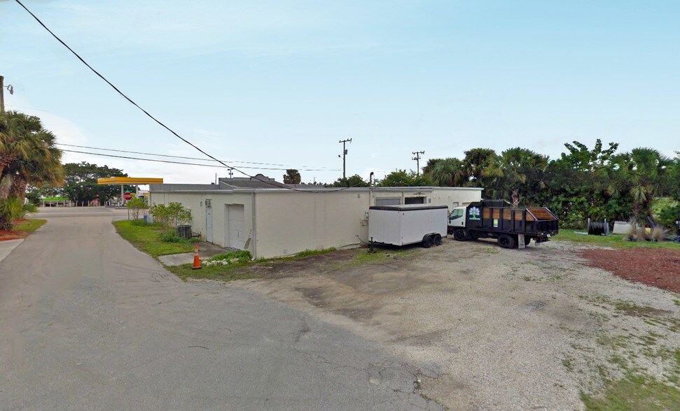 2659-2679 NE Dixie Hwy, Jensen Beach, FL à vendre - Photo du bâtiment - Image 2 de 10