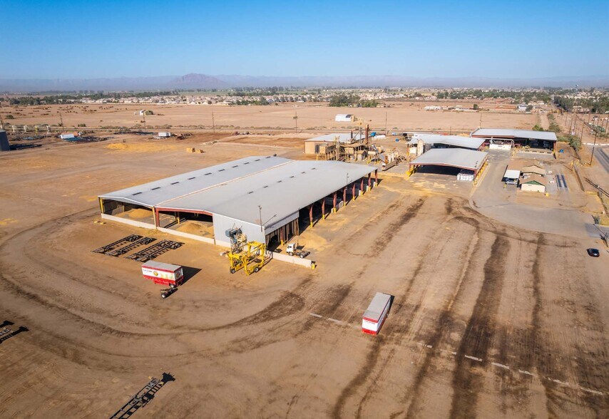 45 Danenberg Dr, El Centro, CA à vendre - Photo du bâtiment - Image 2 de 5