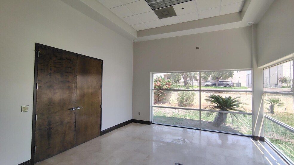 813 Nafta Blvd, Laredo, TX à louer - Photo du bâtiment - Image 3 de 7