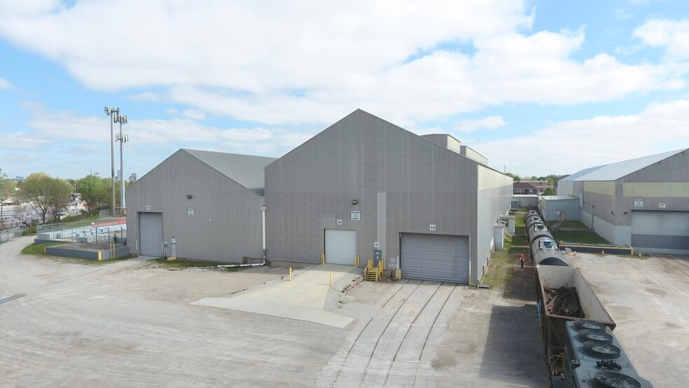 3000 Shelby St, Indianapolis, IN for lease - Building Photo - Image 2 of 3