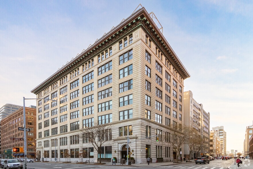 405-421 Hudson St, New York, NY for sale - Building Photo - Image 2 of 3