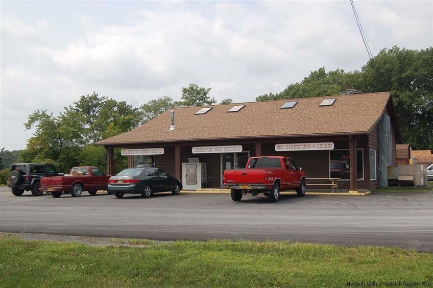 963 Kings Hwy, Saugerties, NY à vendre - Photo du bâtiment - Image 3 de 34