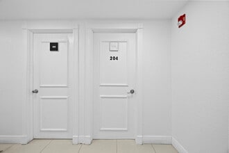 1940 Harrison St, Hollywood, FL à louer Photo intérieure- Image 1 de 7