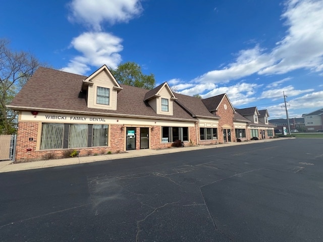 4 Cedar Ridge Dr, Lake In The Hills, IL for lease - Building Photo - Image 2 of 6