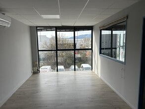 Bureau dans Aubagne à louer Photo intérieure- Image 2 de 4