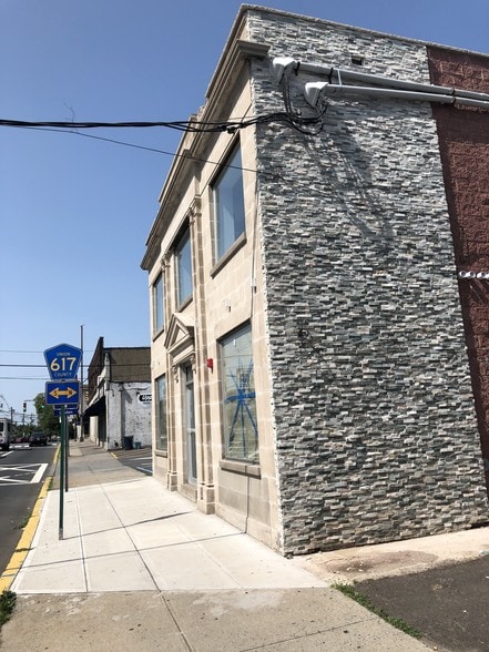 19 E Elizabeth Ave, Linden, NJ à vendre - Photo du bâtiment - Image 3 de 10