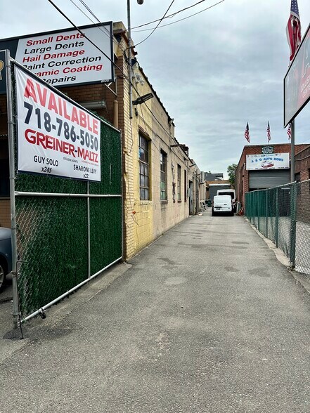 2299 McDonald Ave, Brooklyn, NY à vendre - Photo du bâtiment - Image 2 de 14