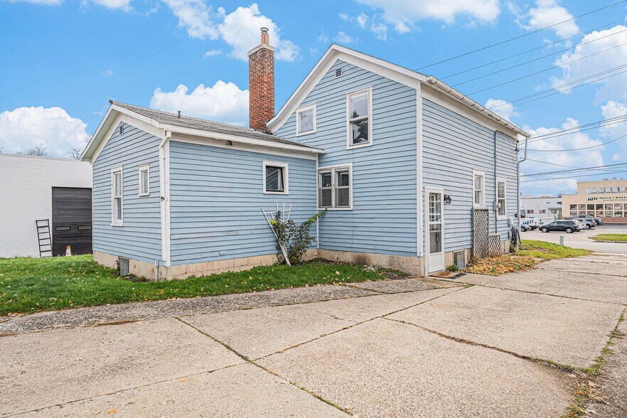 3981 White St SW, Grandville, MI à vendre - Photo du bâtiment - Image 2 de 11