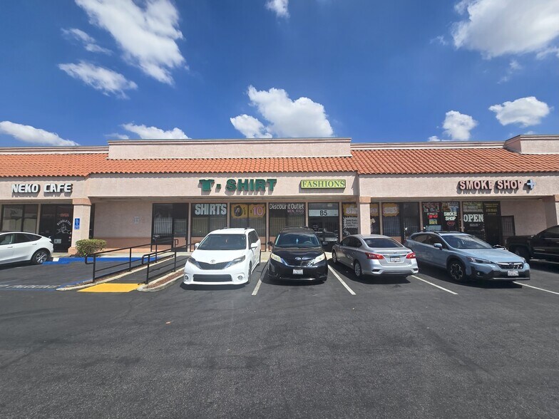 10051 Magnolia Ave, Riverside, CA à louer - Photo du bâtiment - Image 1 de 11