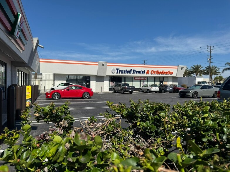 14240-14248 Hawthorne Blvd, Hawthorne, CA for lease - Building Photo - Image 2 of 10