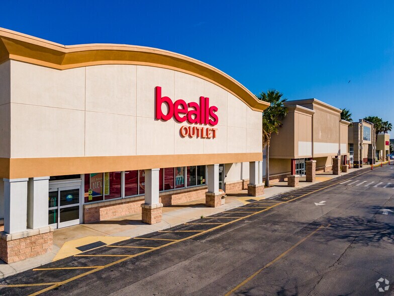 9550-9690 Us Highway 19, Port Richey, FL à louer - Photo du bâtiment - Image 2 de 43