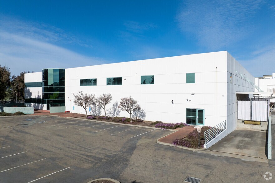 45388 Warm Springs Blvd, Fremont, CA à louer - Photo du bâtiment - Image 1 de 7