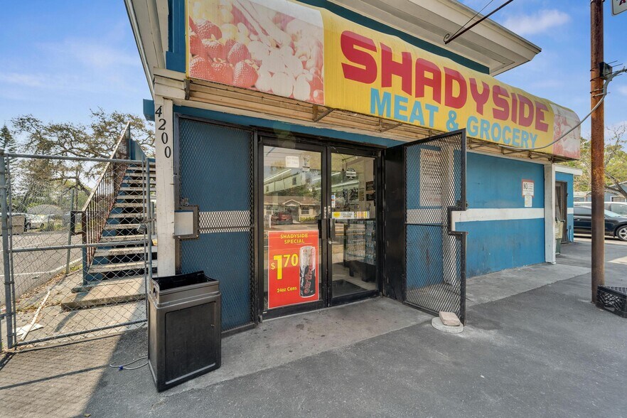 4200 15th Ave S, Saint Petersburg, FL à louer - Photo du bâtiment - Image 3 de 13