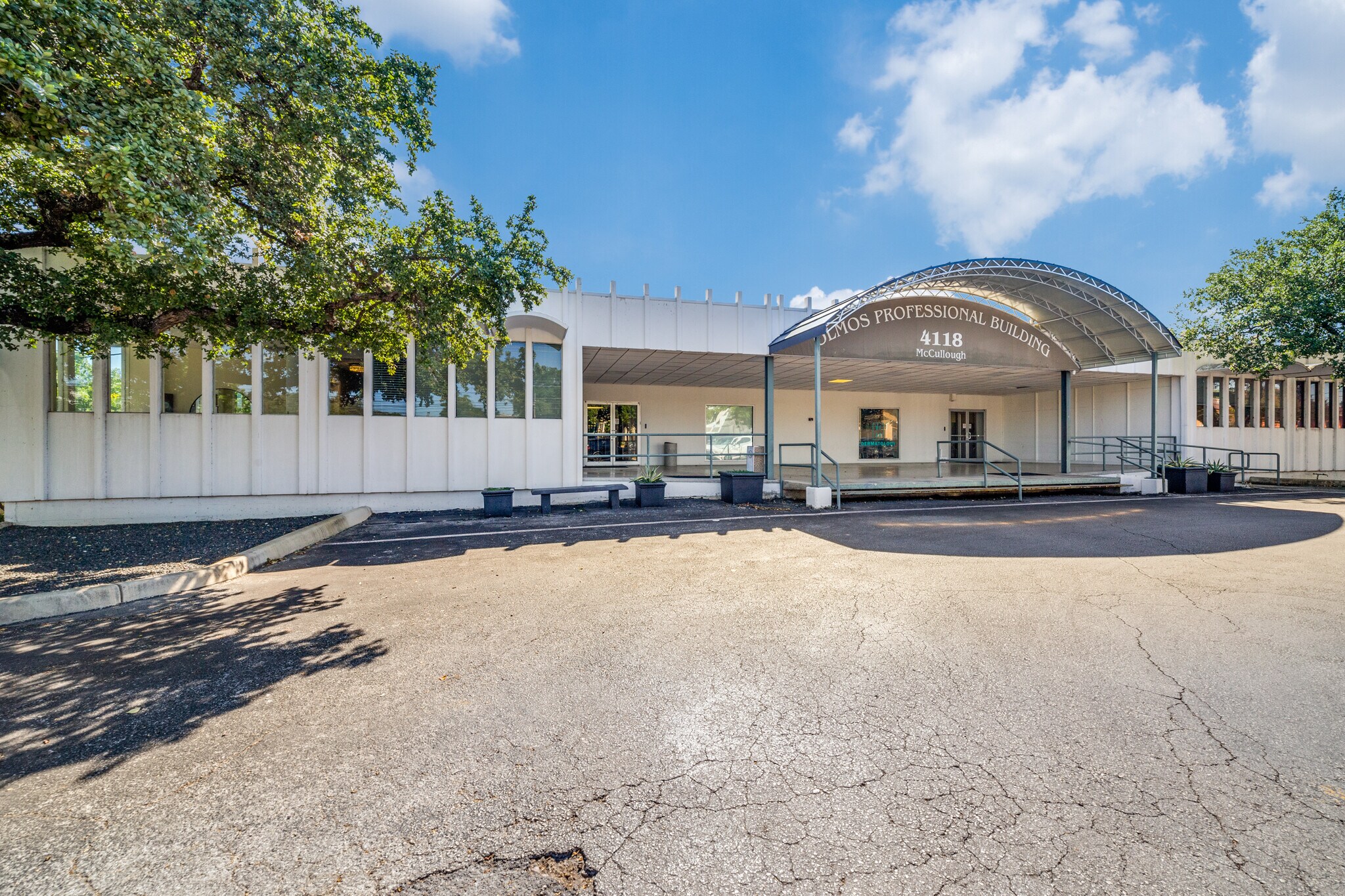 4118 McCullough Ave, San Antonio, TX à louer Photo du bâtiment- Image 1 de 14