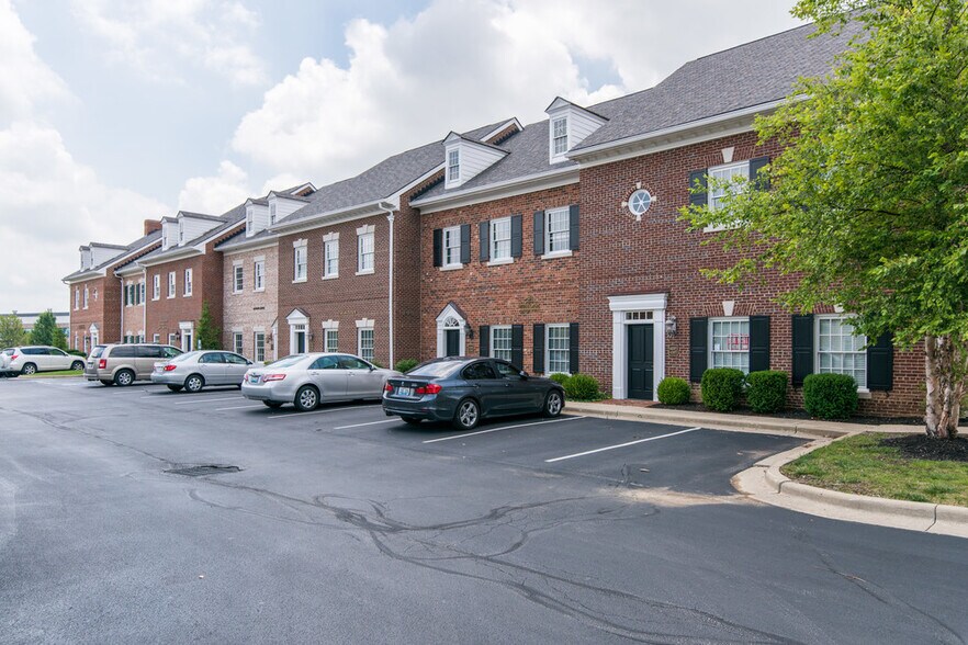 1795 Alysheba Way, Lexington, KY à vendre - Photo du bâtiment - Image 2 de 11