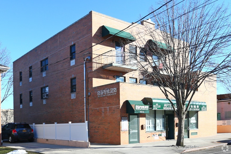 211-55 45th Dr, Bayside, NY à vendre - Photo du bâtiment - Image 3 de 16