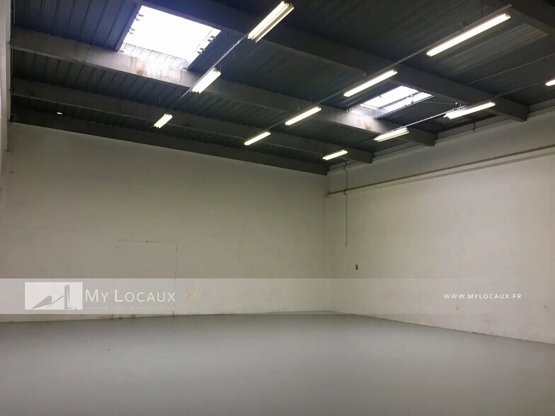 Flex in Villepinte for lease - Interior Photo - Image 3 of 7