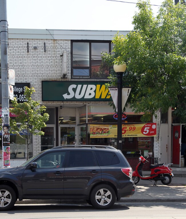 Plus de détails pour 717 College St, Toronto, ON - Bureau à louer