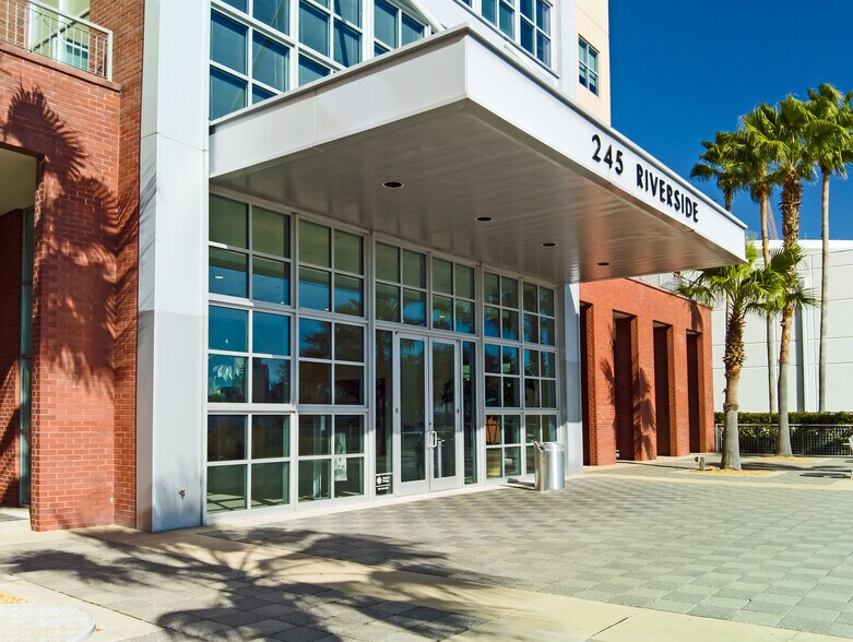 245 Riverside Ave, Jacksonville, FL à louer - Photo du bâtiment - Image 2 de 12