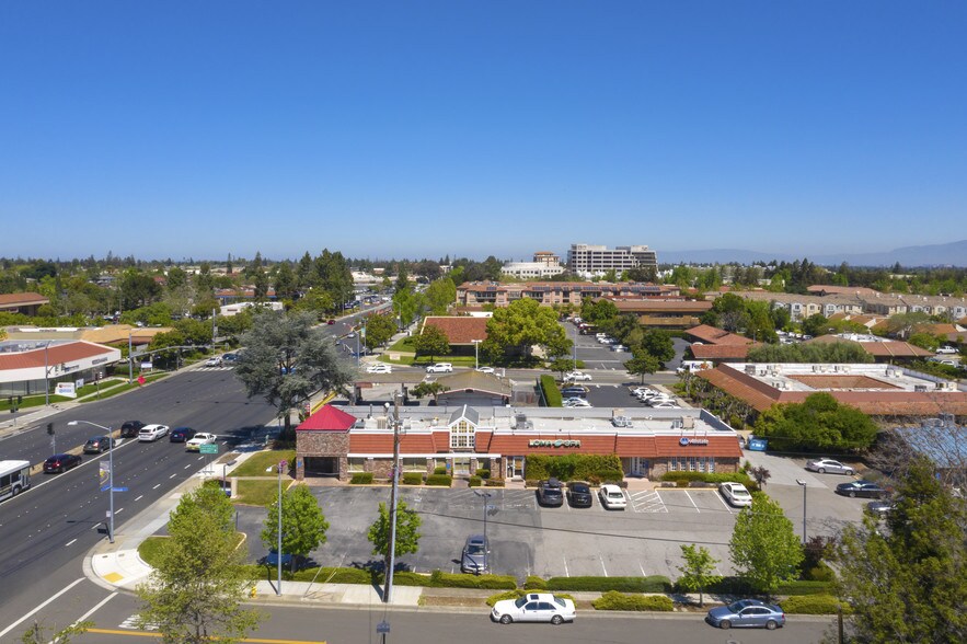 10520 S De Anza Blvd, Cupertino, CA à vendre - Photo du bâtiment - Image 2 de 5