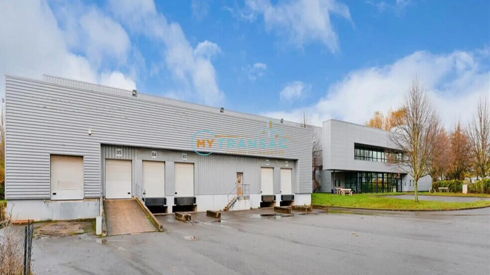 Industrial in Wissous for lease - Building Photo - Image 1 of 2