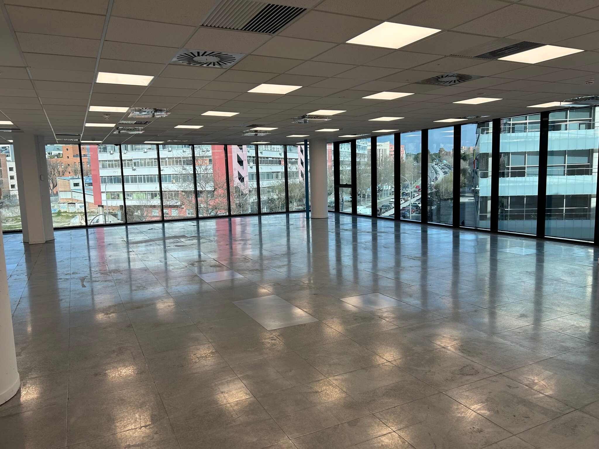 Calle de Julián Camarillo, 42, Madrid, Madrid for lease Interior Photo- Image 1 of 2