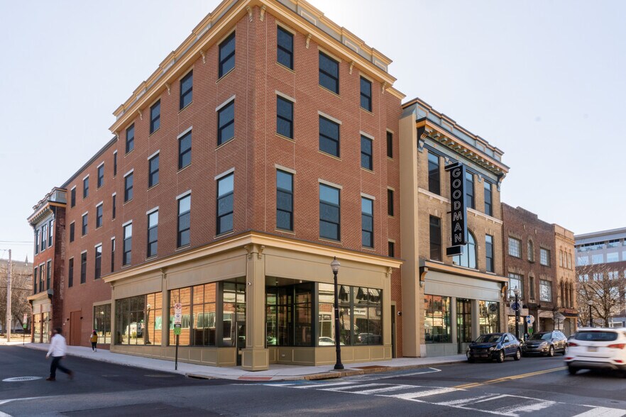 30-32 E 3rd St, Bethlehem, PA à louer - Photo du bâtiment - Image 1 de 7