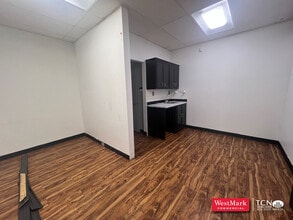 4413 82nd St, Lubbock, TX for lease Interior Photo- Image 1 of 3