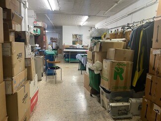 Plus de détails pour Multi-résidentiel à vendre