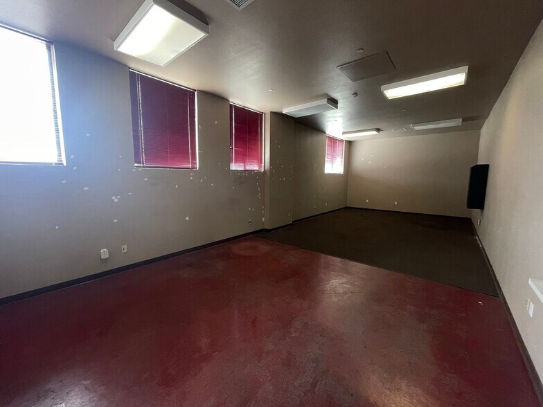 4920 46th St, Mcclellan, CA à louer - Photo du bâtiment - Image 1 de 10