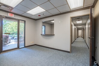 1121 Johnson Ferry Rd, Marietta, GA for lease Interior Photo- Image 2 of 6