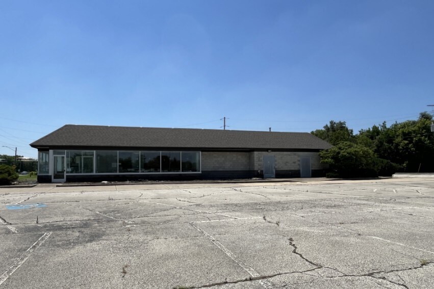 2799 N 22nd St, Decatur, IL à vendre - Photo du bâtiment - Image 2 de 7