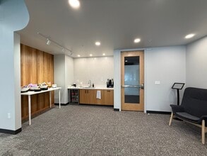 1465 SW Park Square Dr, Ankeny, IA à louer Photo intérieure- Image 2 de 8