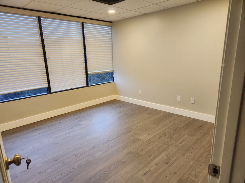 3502 Henderson Blvd, Tampa, FL à louer - Photo intérieure - Image 3 de 23
