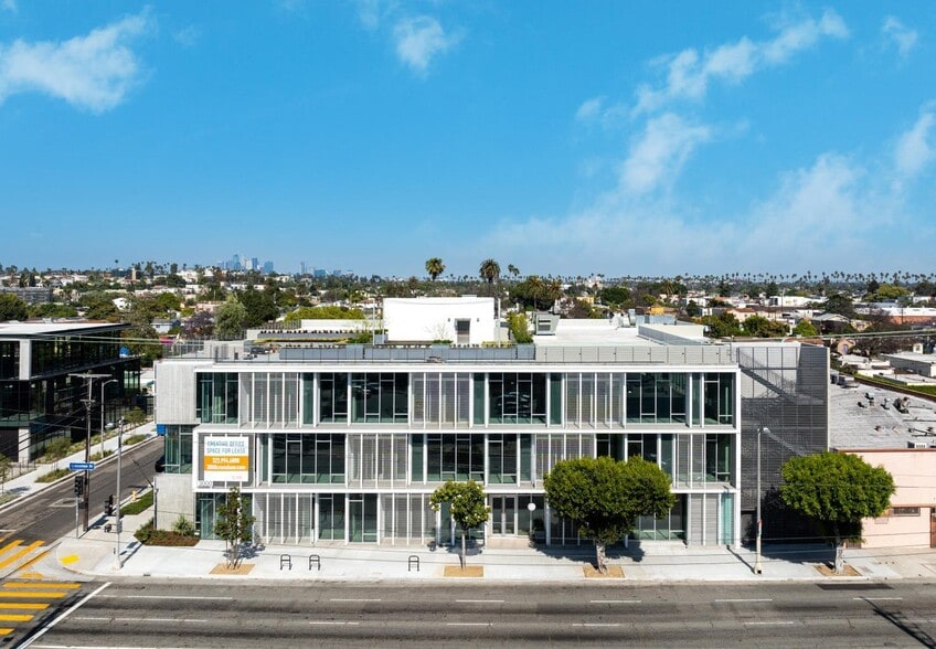 3000 Crenshaw Blvd, Los Angeles, CA for lease - Building Photo - Image 3 of 16