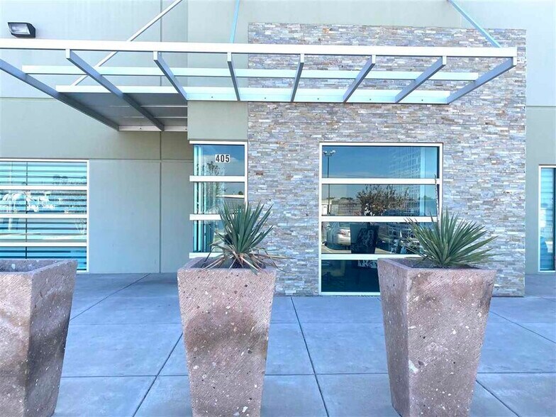 405 Logistics, Laredo, TX à louer - Photo du bâtiment - Image 2 de 14