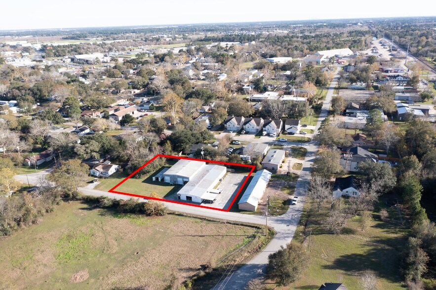 211 Carrell St, Tomball, TX à louer - Photo du bâtiment - Image 2 de 4