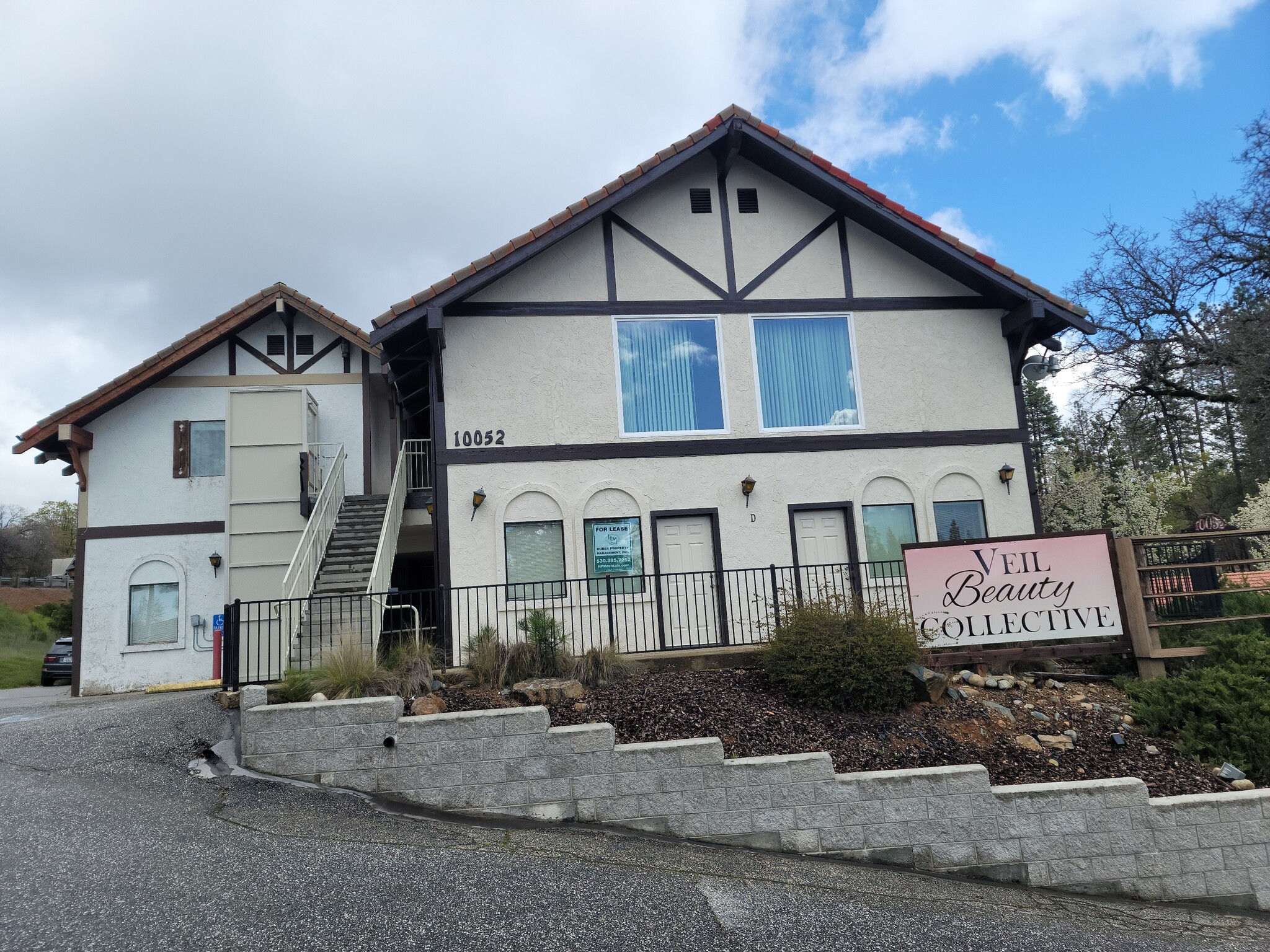 10052-10078 Alta Sierra Dr, Grass Valley, CA for lease Primary Photo- Image 1 of 13