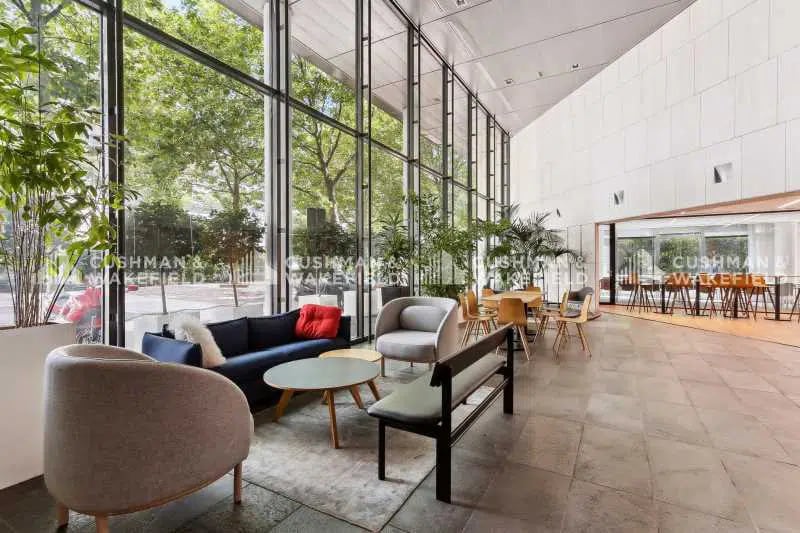 Office in Issy-les-Moulineaux for lease - Lobby - Image 2 of 9