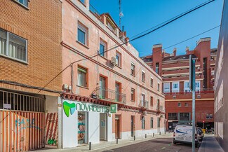 Plus de détails pour Multi-résidentiel à vendre