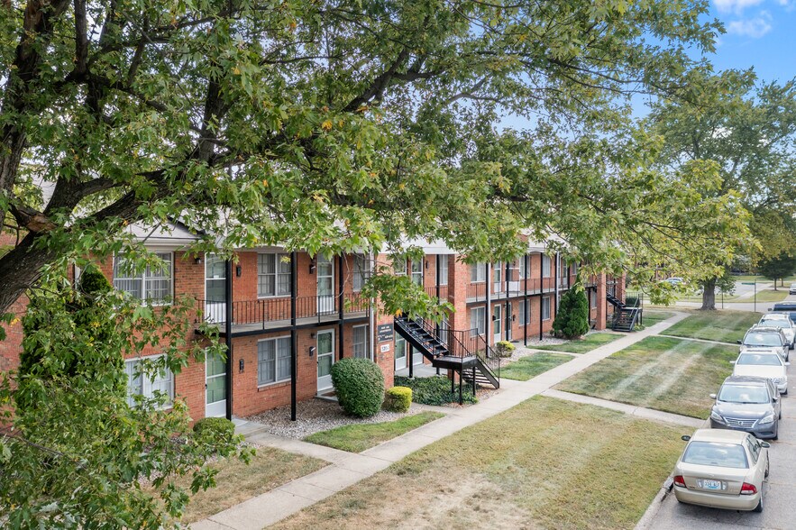 3201 Commander Dr, Louisville, KY à vendre - Photo du bâtiment - Image 3 de 9