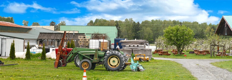 8233 Sims Rd, Sedro Woolley, WA à vendre - Photo du bâtiment - Image 3 de 6