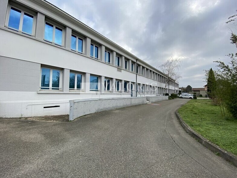 197 Avenue Francis De Pressensé, Vénissieux à louer - Photo du bâtiment - Image 3 de 3