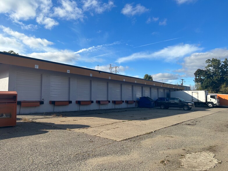 209 W Monroe Ave, Jackson, MI à louer - Photo du bâtiment - Image 3 de 5